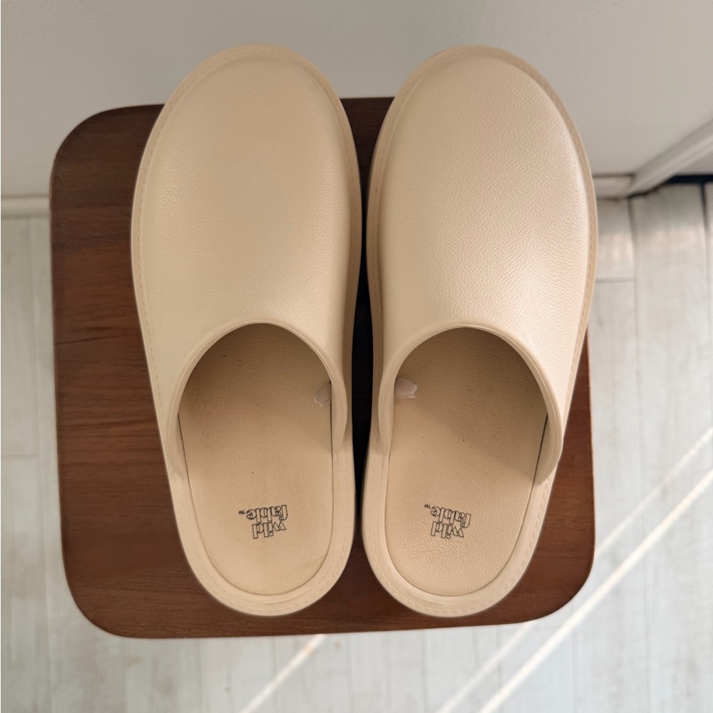 Wild Fable Taupe Slide Sandals
